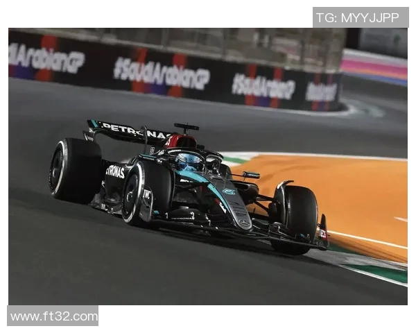 F1车队比赛中策略调整与即时数据应用对胜负影响的深入探讨 F1车队比赛中策略调整与即时数据应用对胜负影响的深入探讨